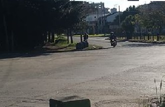 Vecina fue testigo de un robo de motochorros en la puerta de su casa