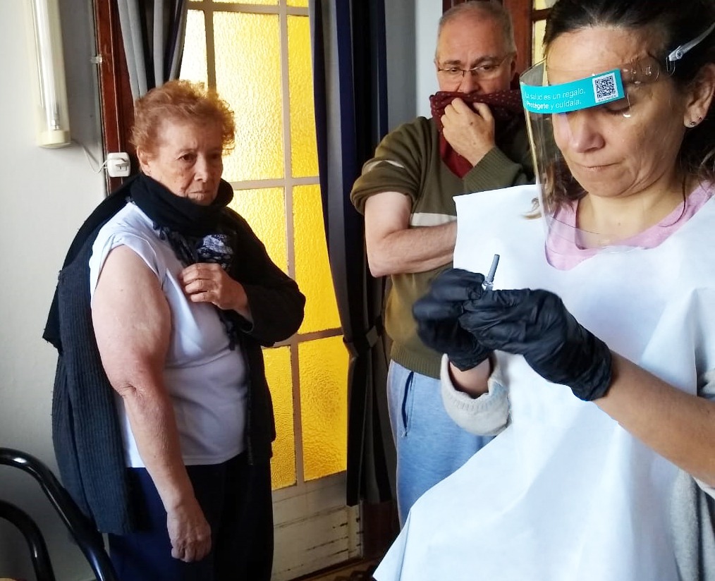 IOMA ofrece a sus afiliados un plan de vacunación antigripal a domicilio