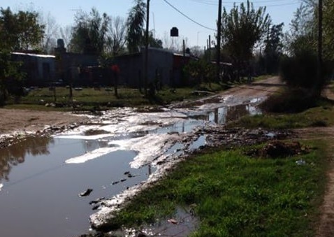 reclamo-desborde-cloacas-1