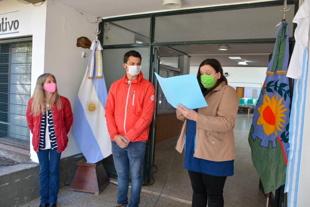 Con la presencia de la Inspectora Jefa Distrital, el Centro Educativo Complementario Nº 801 celebró su 50º aniversario