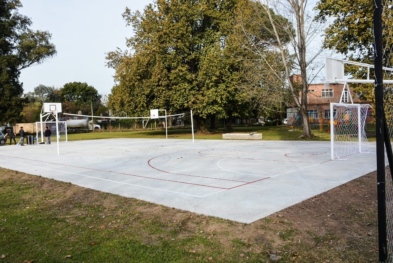 Se inauguró un playón deportivo en la Casa del Niño "Libertad Lamarque"