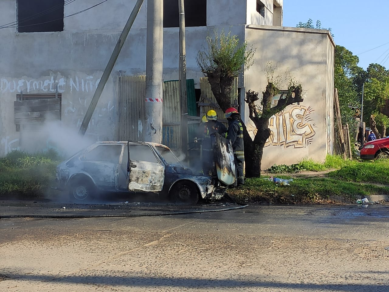 incendio-auto-luis-agote-1