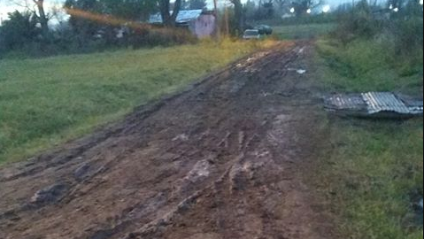 Vecino reclama por el estado de su calle tras un "trabajo mal hecho" de personal municipal