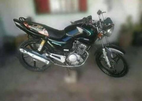 Ingresaron al patio de una casa y sustrajeron una motocicleta