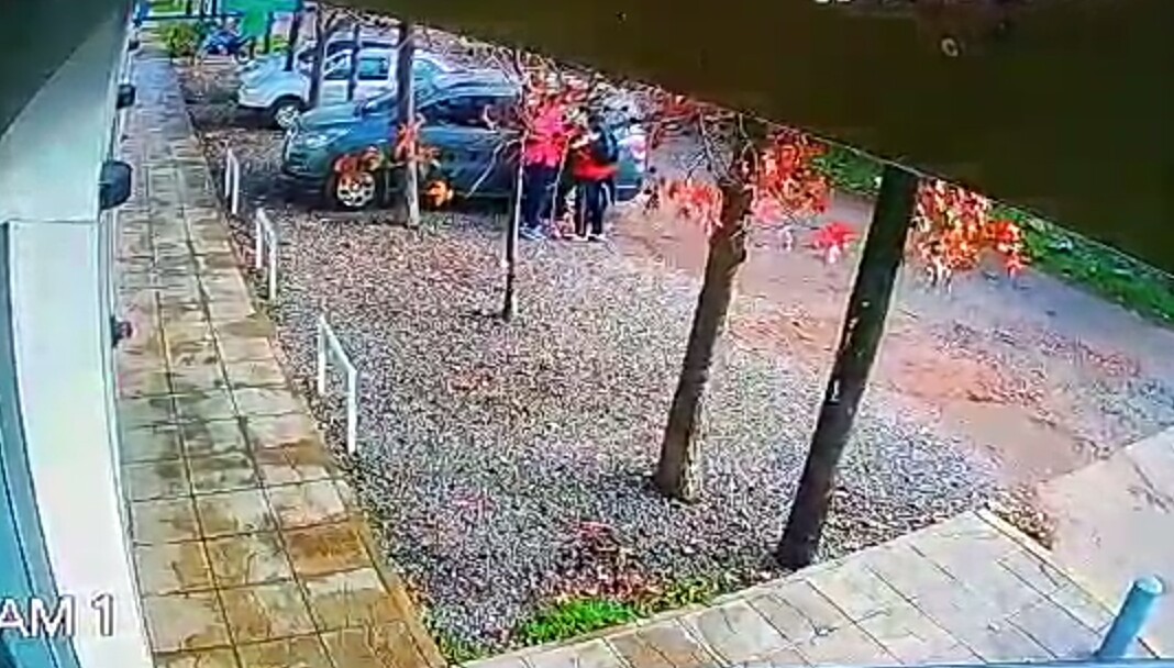 Asaltaron a una madre con su nena y luego le dejaron la camioneta en la puerta de la casa