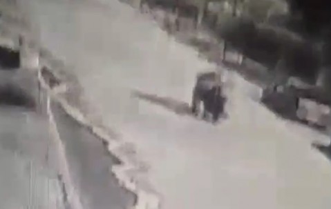 Video: robaron una bicicleta y una moto y quedaron grabados