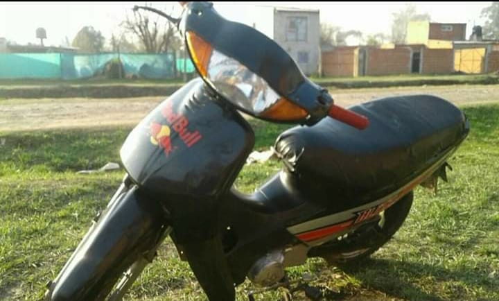 Le robaron la moto a un repartidor en Villa Arrarás