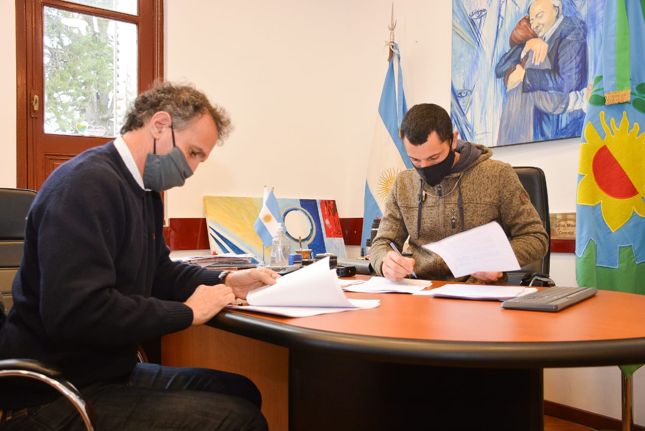 Se firmaron convenios para la finalización del nuevo hospital municipal y la reactivación de obras públicas
