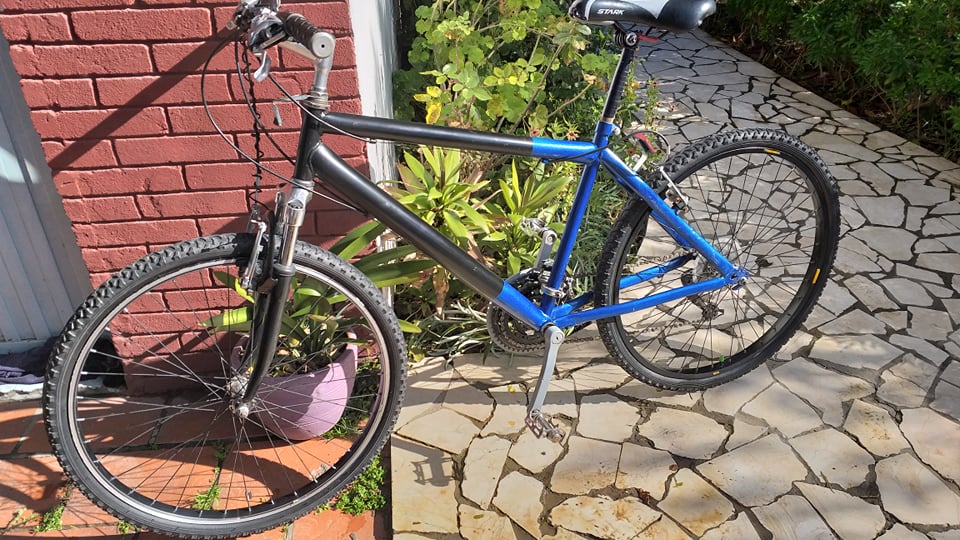 BICI ROBADA PICO ROJO