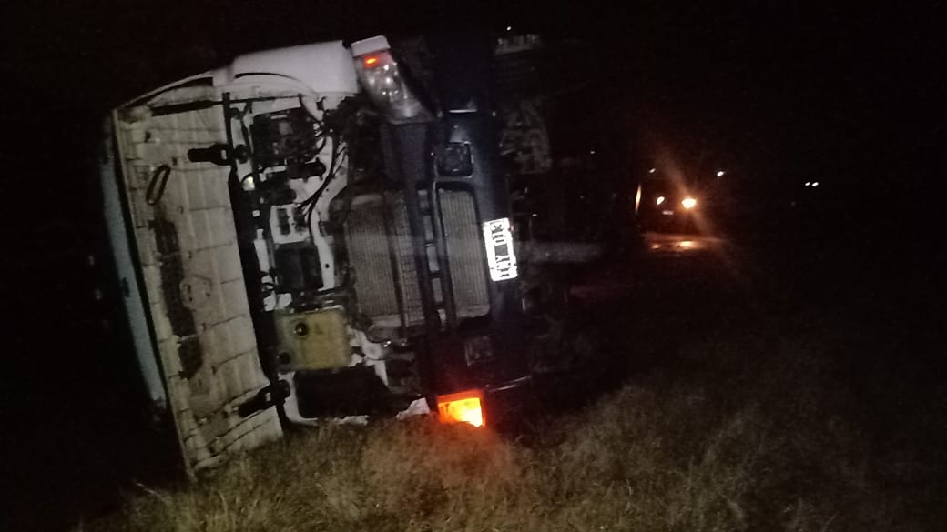 Nuevo vuelco de camión en el cruce entre las rutas 6 y 24
