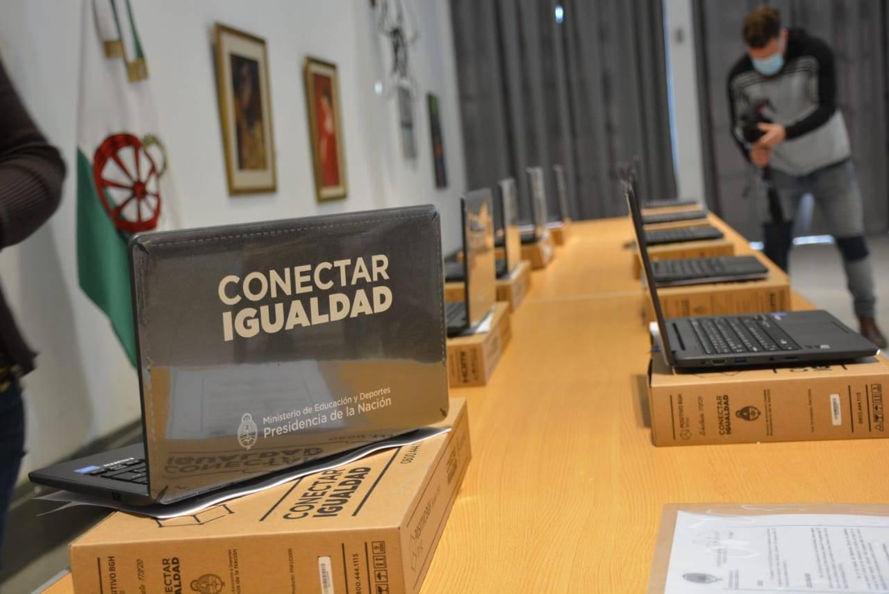 Con la presencia del ministro de Educación de la Nación, se entregaron más netbooks del programa “Conectar Igualdad”
