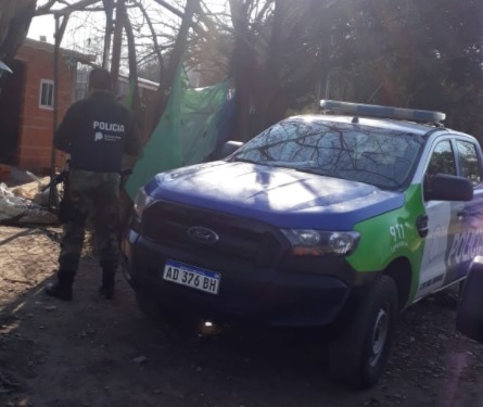 Allanaron y detuvieron a un joven en barrio San Bernardo