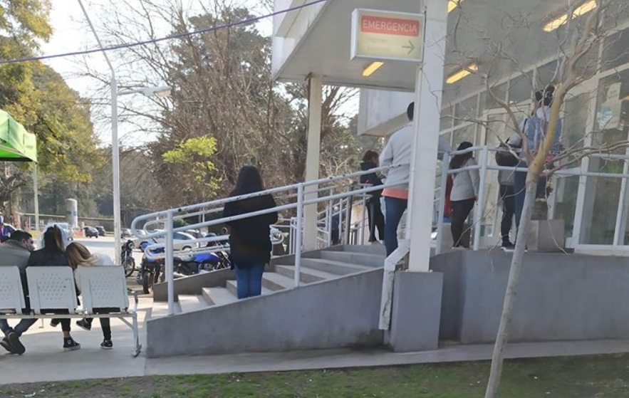 Pin: "Es muy grave la desorganización y caos en el Hospital Vicente López"