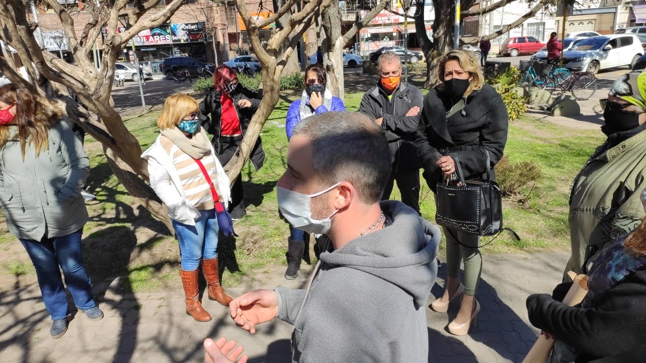 Comerciantes se reunieron en la plaza por la inseguridad y debatieron con autoridades