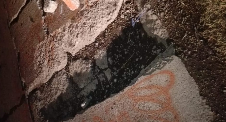 Un cráter y unas piedras generaron gran riesgo a un joven en camioneta en Ruta 24