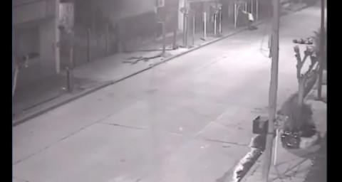 Video: denuncian robos de canastos de basura en el casco céntrico