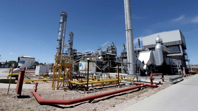 Allanamiento y detención en refinería local tras una investigación federal por robo de combustible