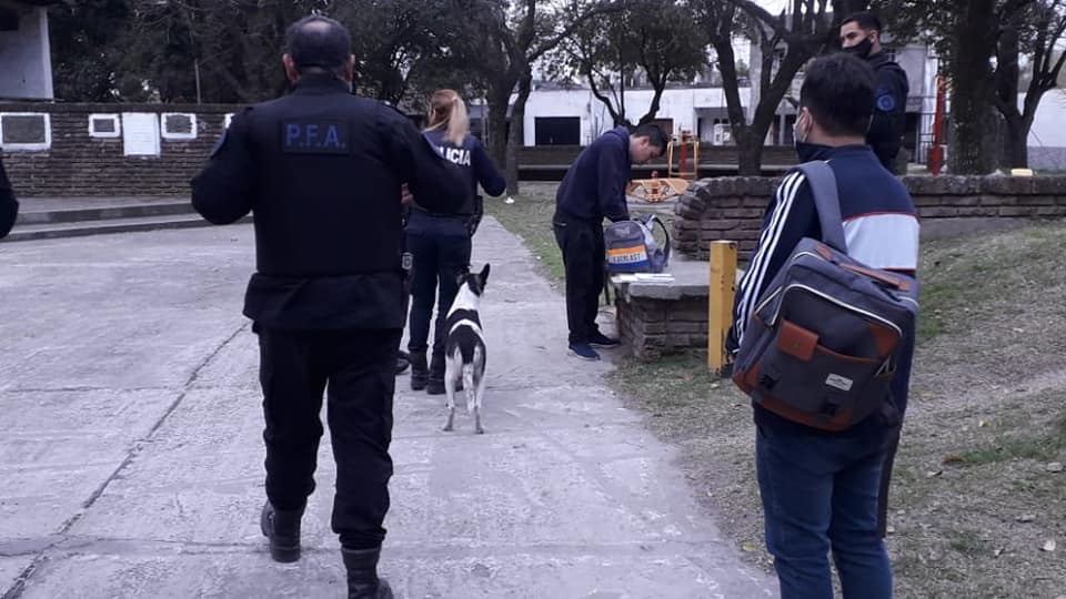 Capturaron en plaza Mastellone a un sujeto que vendía drogas