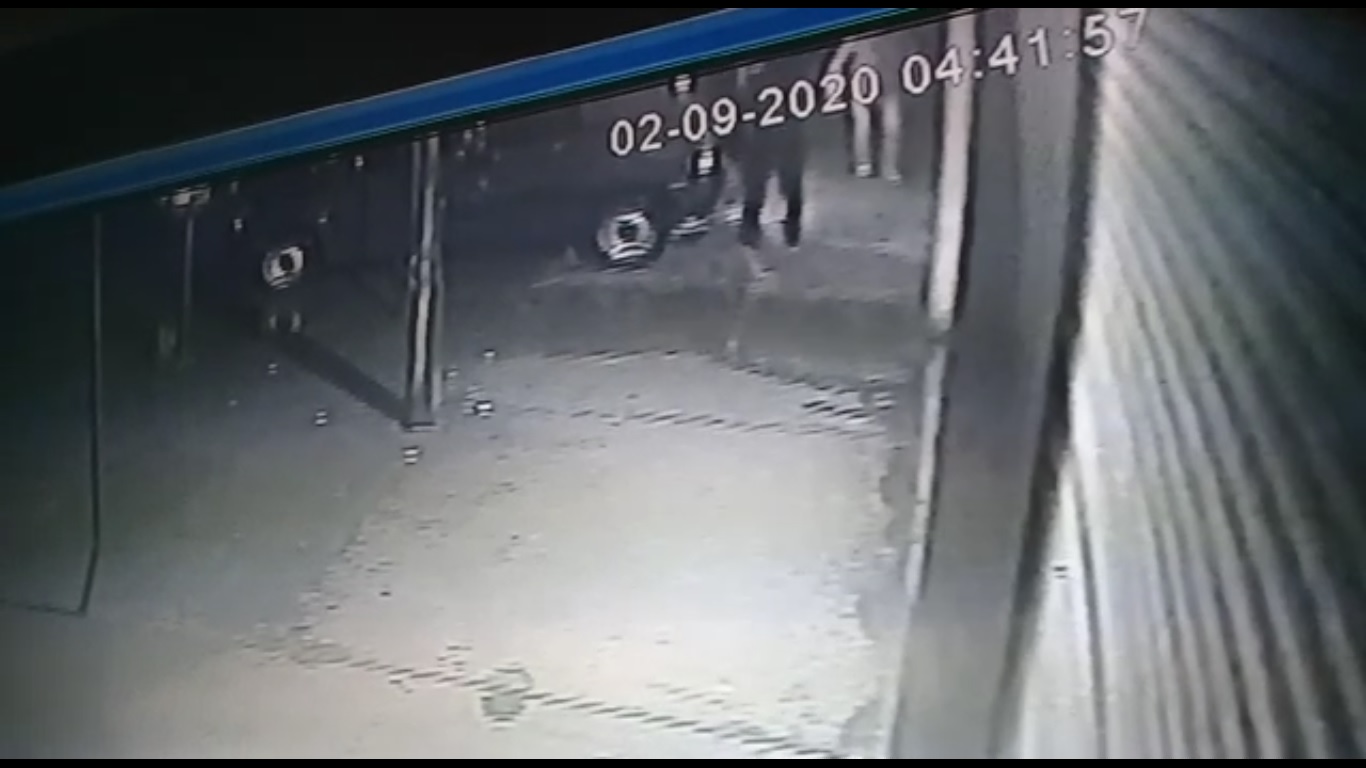 Video: Desvalijaron una tienda de indumentaria y calzado deportivo en Maravillas del Oeste