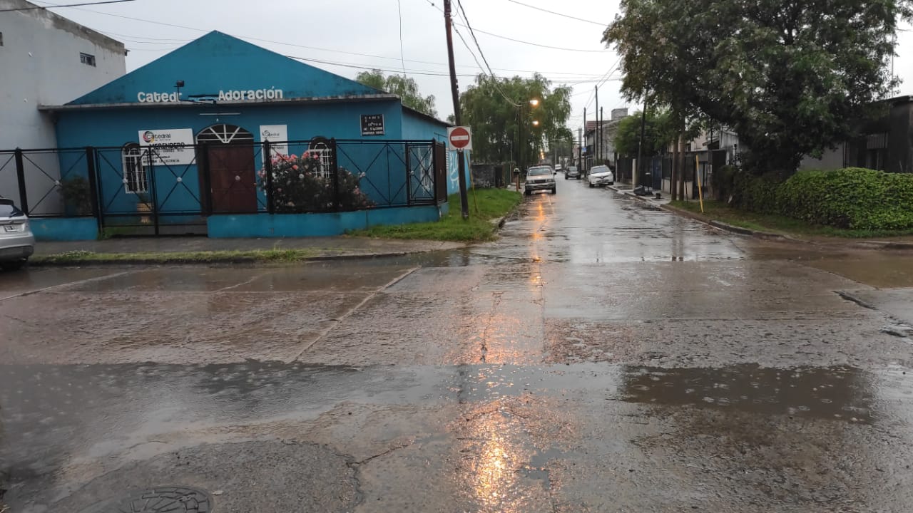 Susto y enojo vecinal en una esquina del barrio Virgen del Carmen
