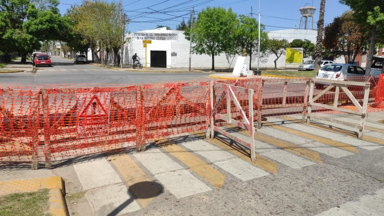 Obra de Gas Natural en Intendente Manny y Av. 25 de Mayo