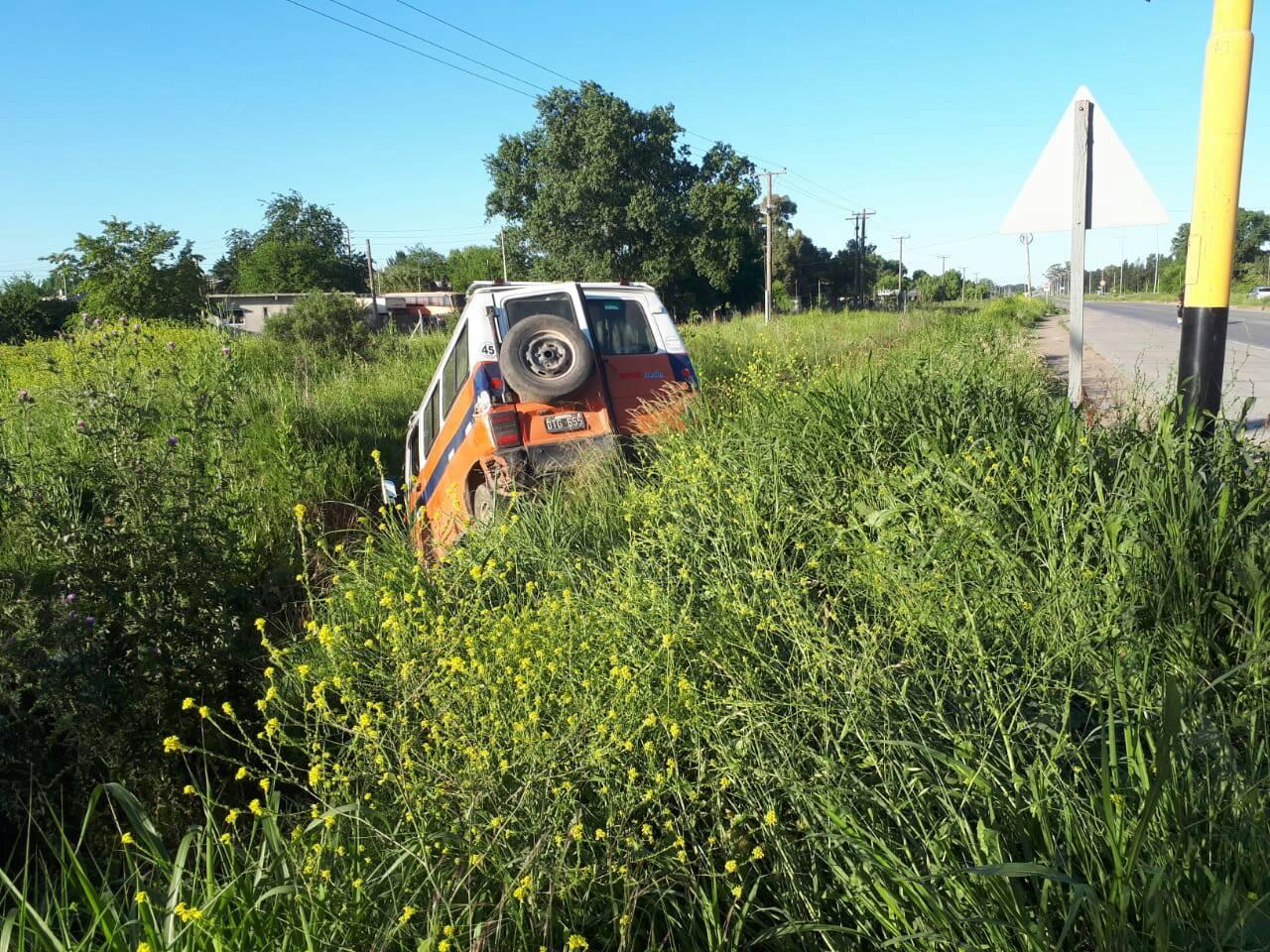 Violento choque en Ruta 24 dejó a una camioneta en la zanja con un herido