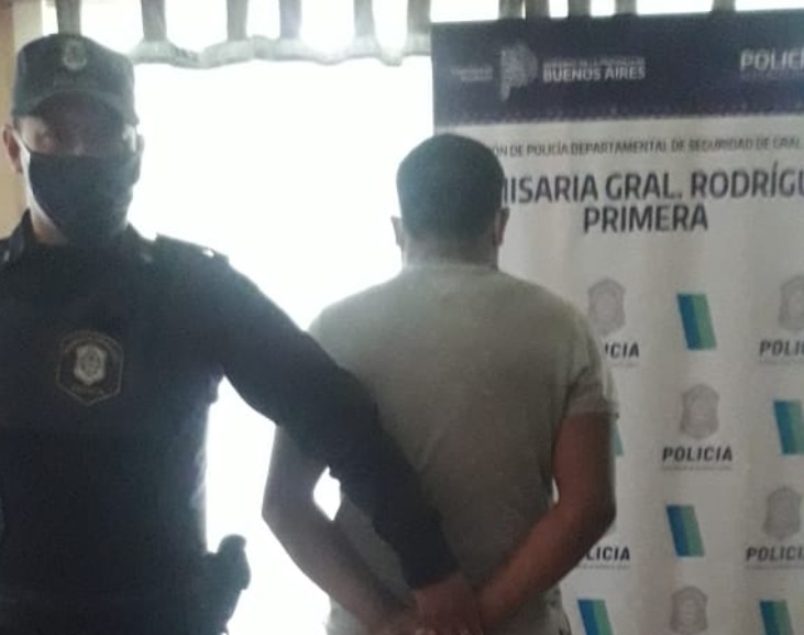 Autos robados y un aprehendido tras un allanamiento en un taller mecánico
