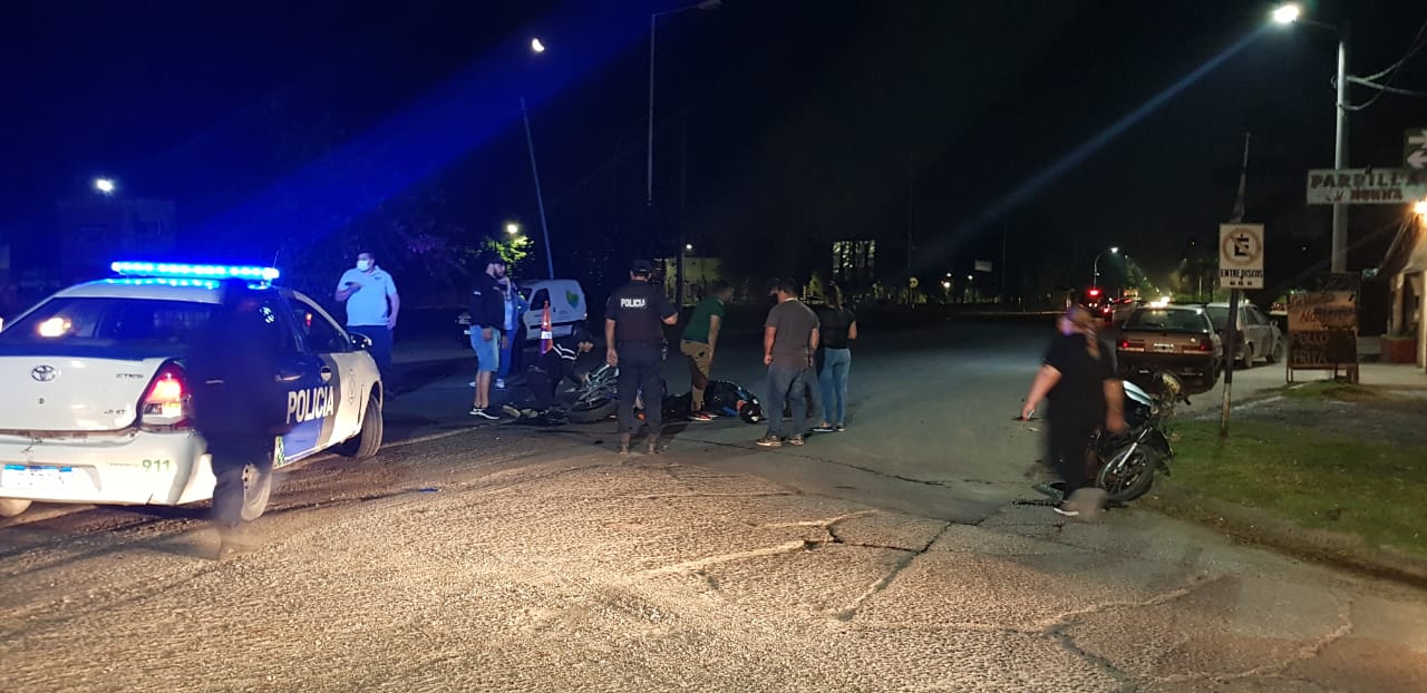 Dos motociclistas debieron ser hospitalizados tras chocar en Ruta 7
