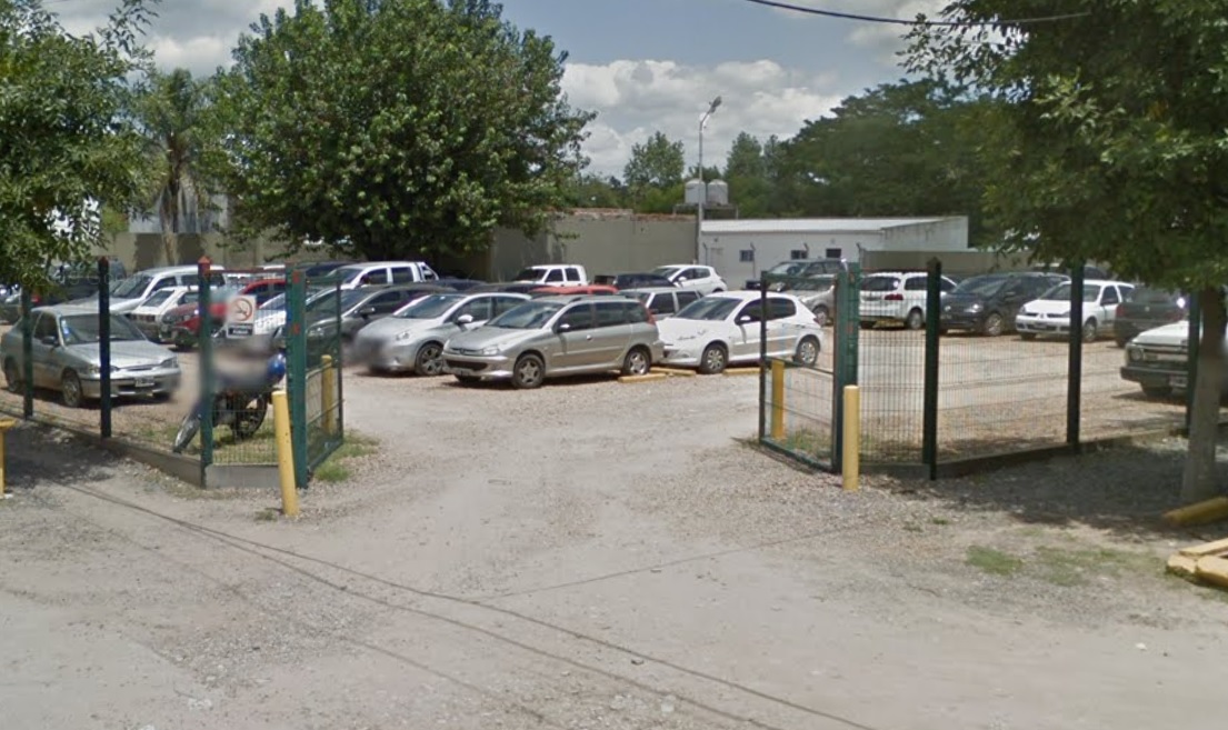 Le robaron la moto del estacionamiento frente a La Serenísima