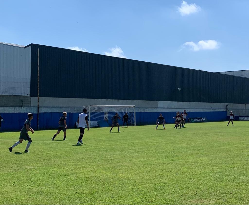 El Marrón se midió con Fénix, en la vuelta al fútbol en el estadio Ricardo Puga