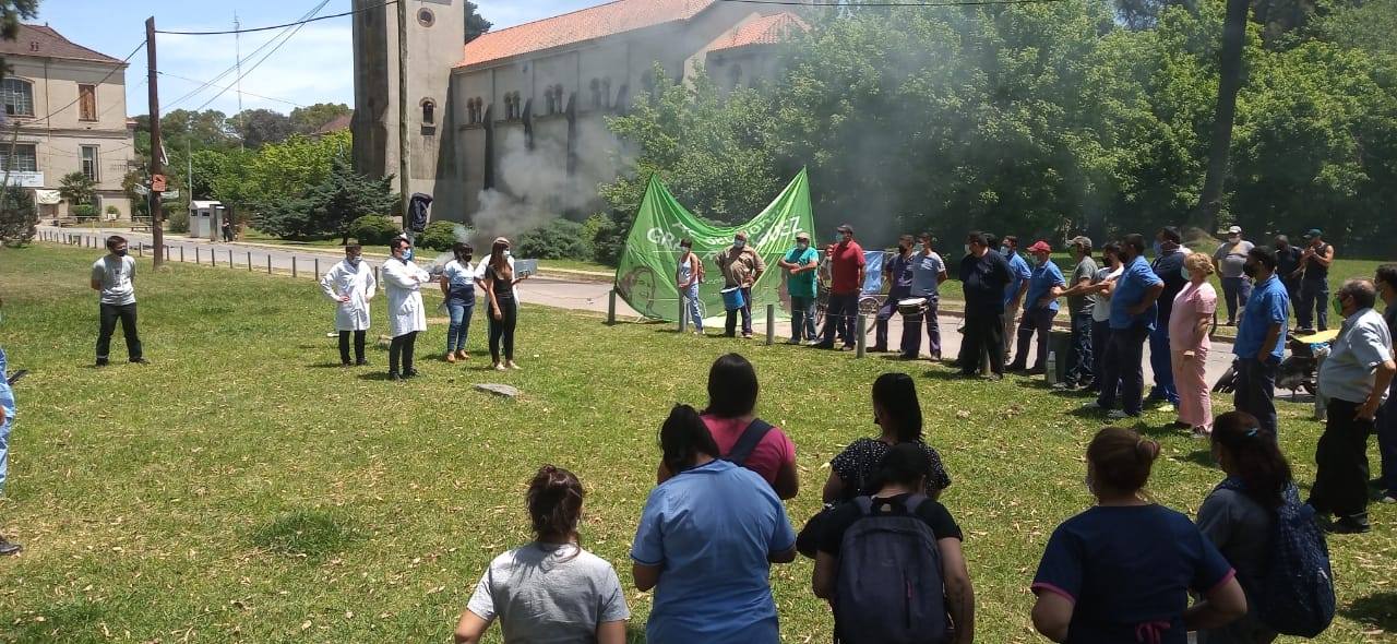 Hospital Vicente López: becados volvieron a reclamar el pago de sus salarios