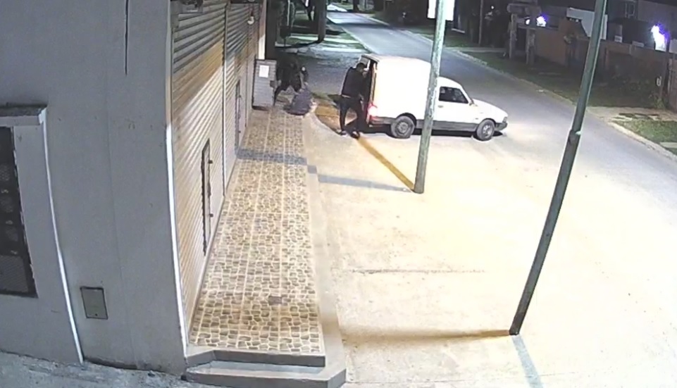 Video: así desvalijaron un comercio de la calle Concejal Hernández