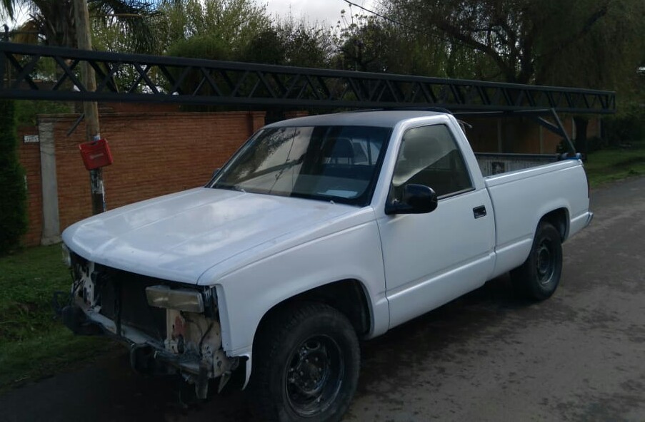 Herrero dejó estacionada su camioneta en una calle céntrica y se la robaron en menos de 15 minutos