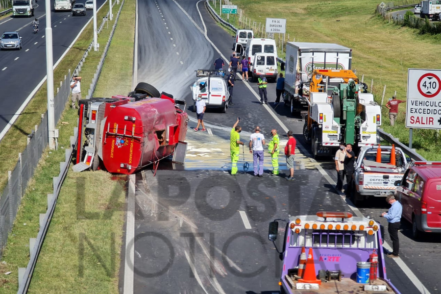 Tres personas debieron ser hospitalizadas tras el choque múltiple en la Autopista