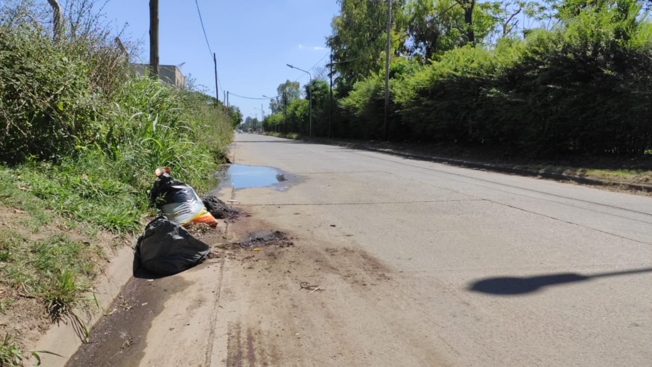 Joven lucha por su vida tras chocar con su moto en la calle Di Marco