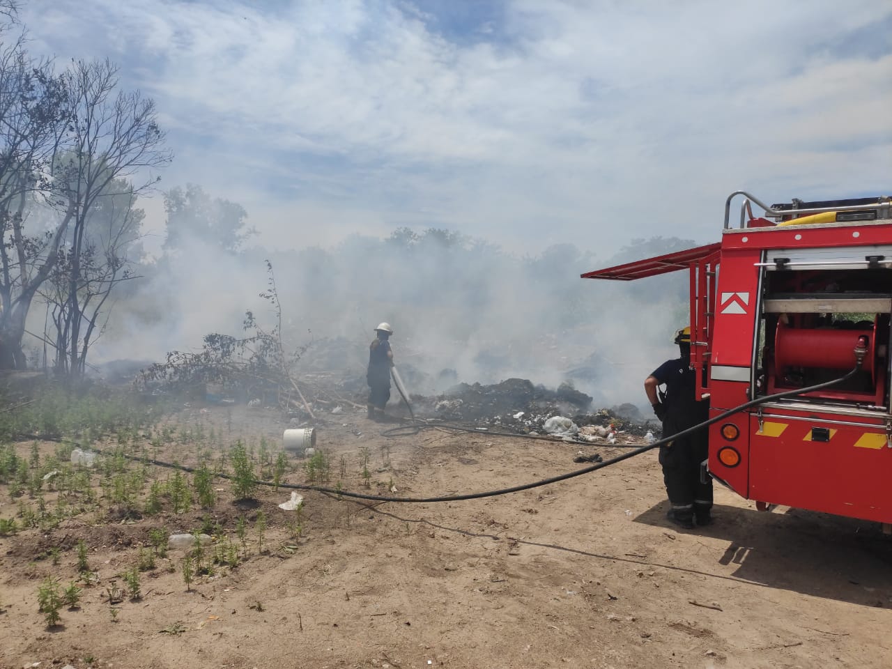 Bomberos debieron apagar incendio en un basural cercano al Corralón Municipal
