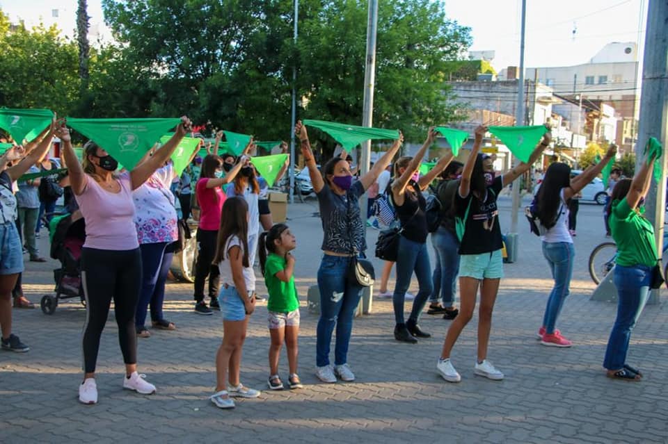 Polémica tras el pañuelazo por el aborto legal en la Plaza Central