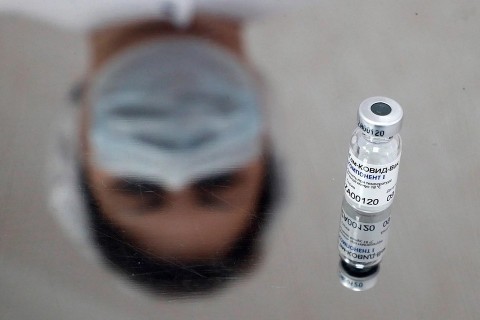 Covid-19: controversia por el nuevo dato sobre la vacuna rusa