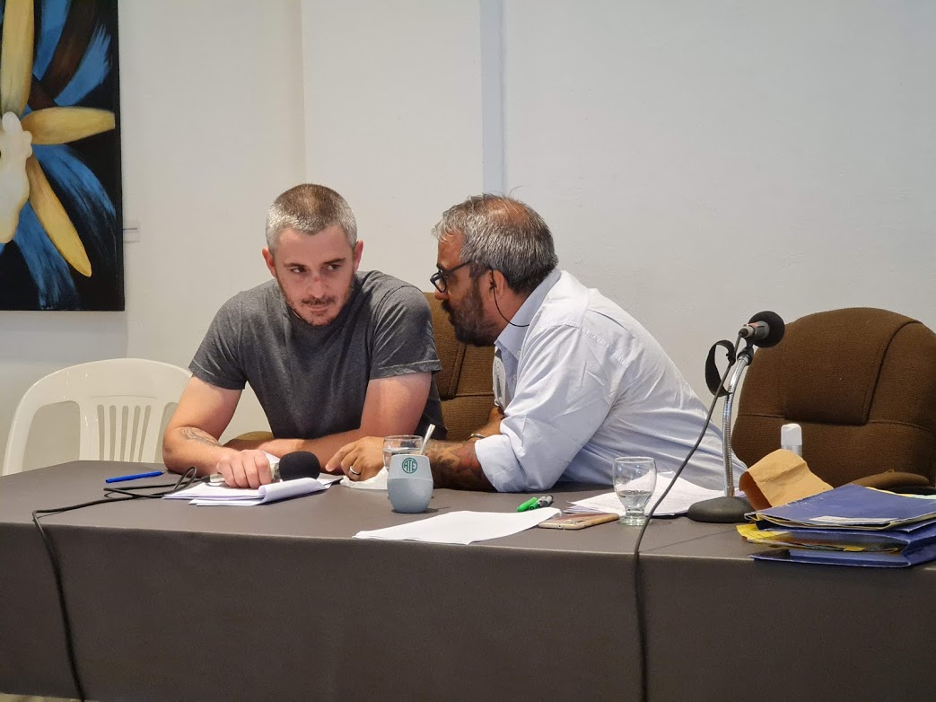 Dejó el micrófono prendido, insultó a dos concejales y debió disculparse tras quedar grabado en la sesión