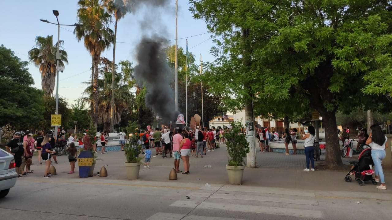 HINCHAS RIVER ANIVERSARIO MADRID GR 1