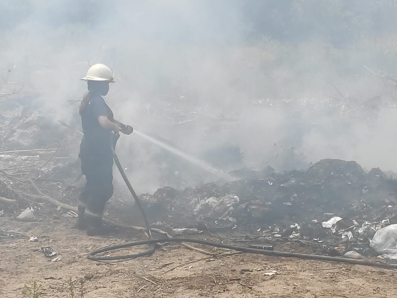 INCENDIO BASURA DETRAS CORRALON MUNCIPAL 1