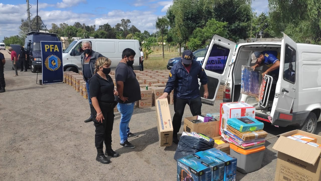 Decomisaron mercadería en un control vehicular en Las Latas