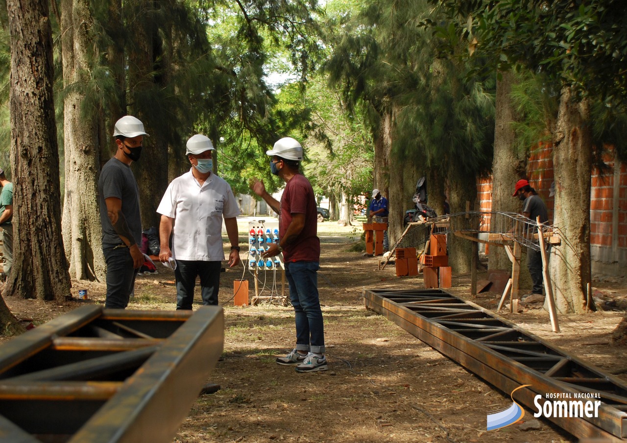 Obras del Htal. Sommer: construyen un SUM, refugios y una plaza