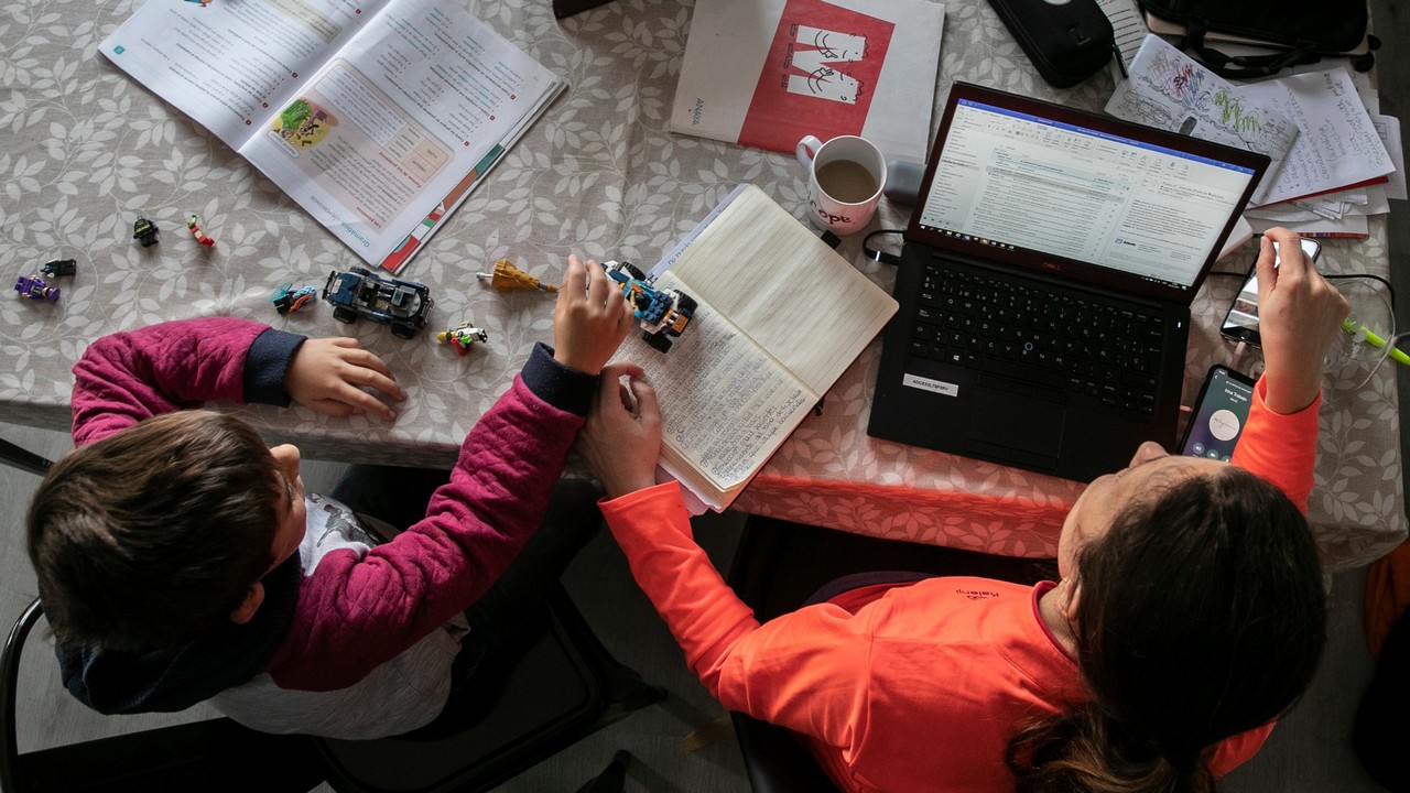 Empleados estatales con hijos de hasta 13 años deberán trabajar de manera remota