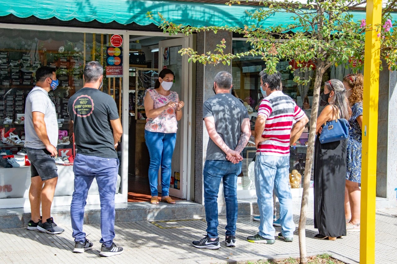 CONCEJALES CON COMERCIANTES 1
