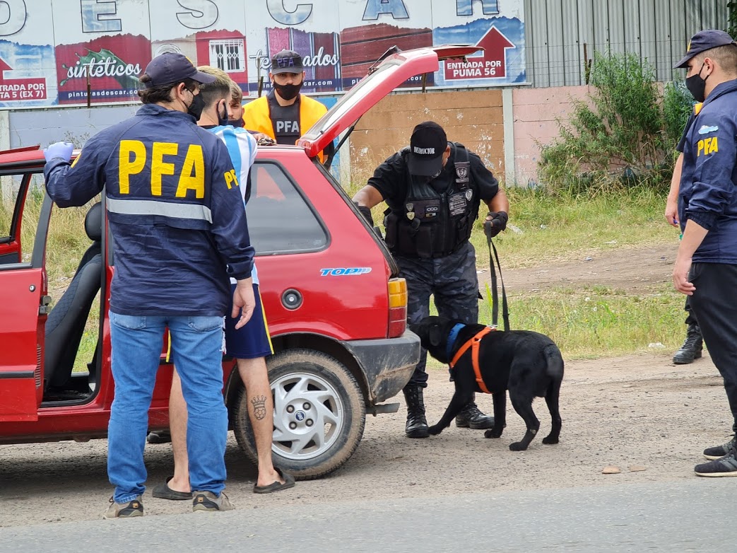 DECOMISO MERCADERIA LAS LATAS - INSTRUCTOR PERROS 5