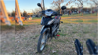 "Perdiste": motochorros armados lo sorprendieron y se terminaron llevando su moto