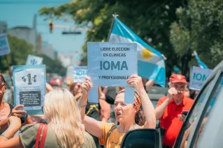 "Desconocen nuestras urgencias": la bronca de los afiliados de IOMA lleg&oacute; a la Legislatura bonaerense