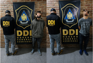 Video: dos hermanos detenidos tras un allanamiento por robo agravado en Villa Vengochea