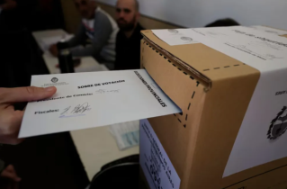 El gui&ntilde;o de la Justicia Federal a Axel Kicillof por el posible desdoblamiento electoral en 2027